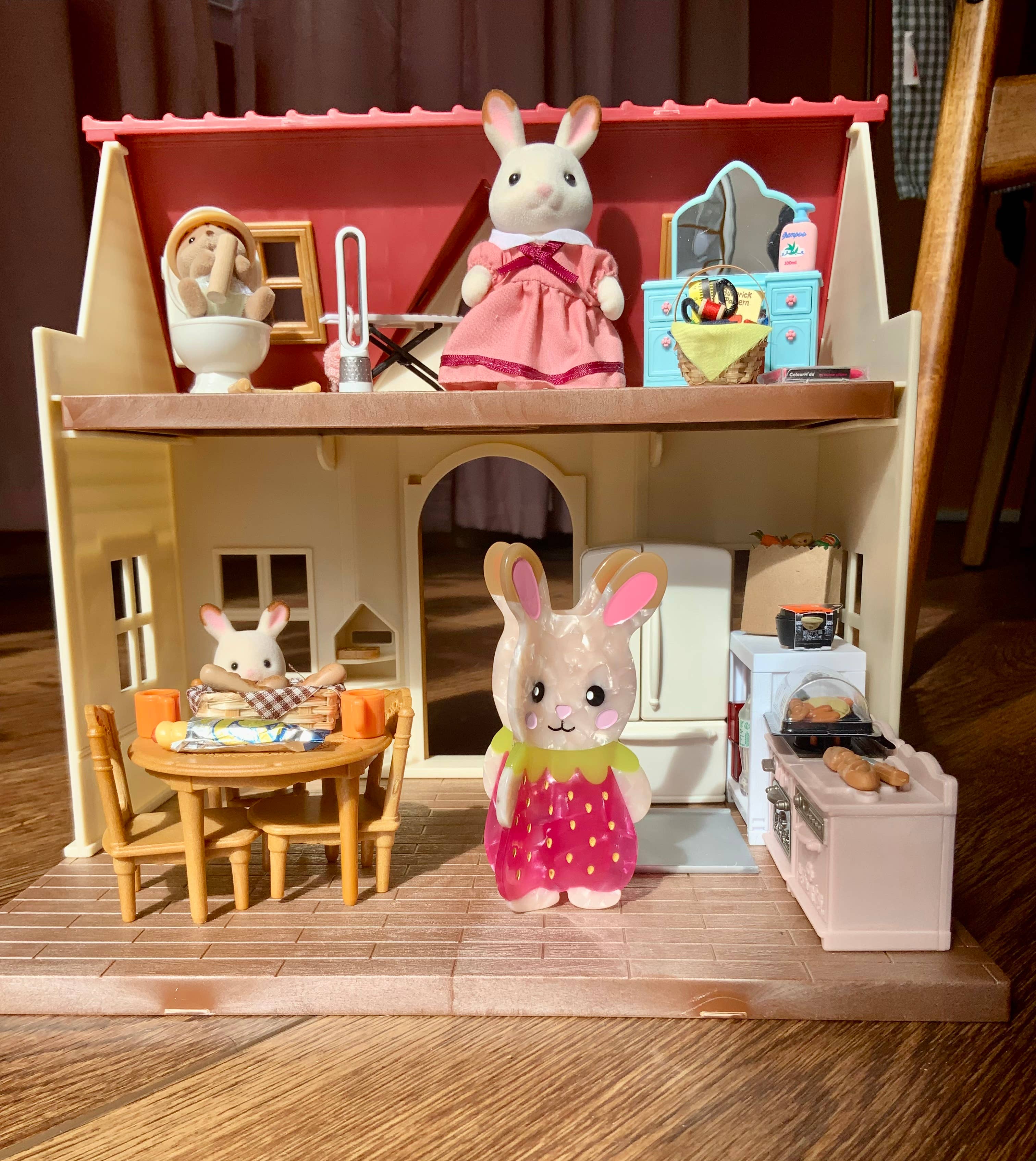 Strawbunny Hair Claw - Image 3